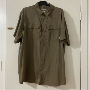 COLUMBIA Lightweight button down shirt